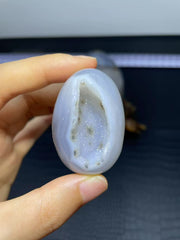 Natural Agate Egg-Shaped Crystals – Elegance, Harmony, and Positive Energy