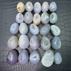 Natural Agate Egg-Shaped Crystals – Elegance, Harmony, and Positive Energy