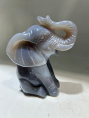 Sitting Agate Elephant Figurine – Hand-Carved Crystal Animal Sculpture