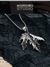 Maple Leaf Pendant Necklace – Vintage Silver Nature-Inspired Jewelry