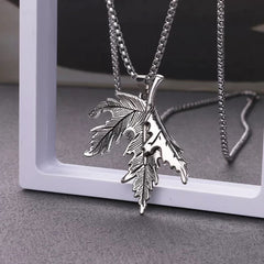 Maple Leaf Pendant Necklace – Vintage Silver Nature-Inspired Jewelry