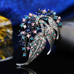 Elegant Crystal Leaf Brooch – Luxury Rhinestone Pin for Women
