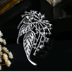 Elegant Crystal Leaf Brooch – Luxury Rhinestone Pin for Women