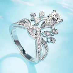 Elegant Teardrop White Zircon Alloy Ring 