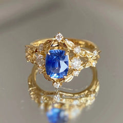 Vintage Floral Alloy Ring with Blue Zircon Stone
