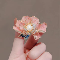 Pink Flower Pearl Brooch – Elegant Alloy Pin for Women