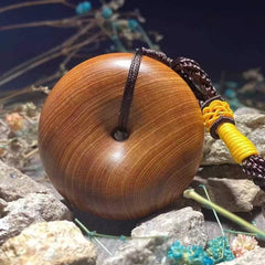 Natural Thuja Wood Pendant – Minimalist Charm with Timeless Elegance