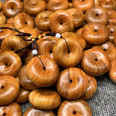 Natural Thuja Wood Pendant – Minimalist Charm with Timeless Elegance