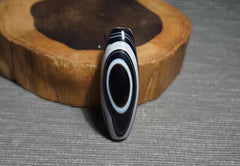 Natural Agate Eye-Shaped Dzi Beads – Mystical Elegance and Spiritual Protection