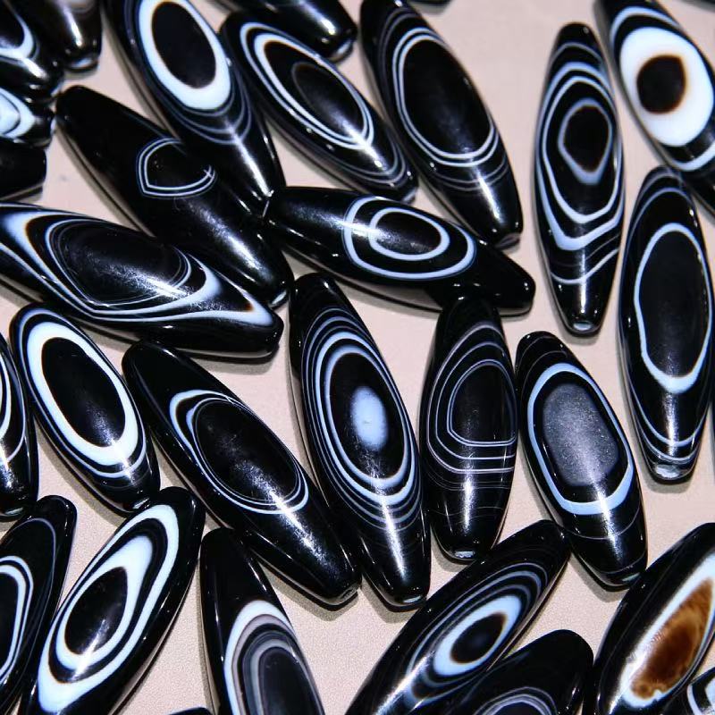 Natural Agate Eye-Shaped Dzi Beads – Mystical Elegance and Spiritual Protection