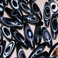 Natural Agate Eye-Shaped Dzi Beads – Mystical Elegance and Spiritual Protection