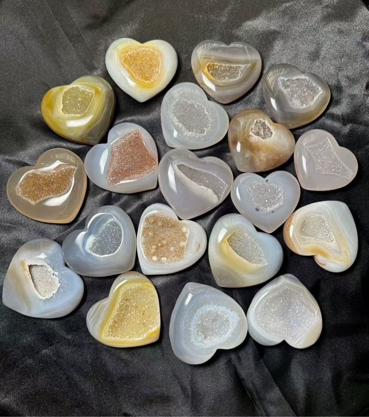 Natural Agate Heart-Shaped Crystals – Love, Elegance, and Positive Energy
