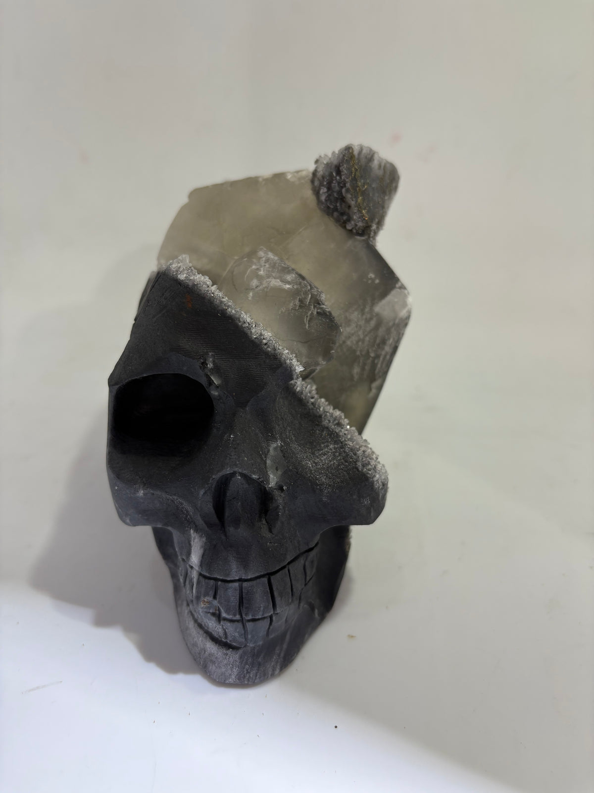 Calcite Skull Sculpture – Unique Crystal Decor & Healing Stone Ornament