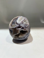 Geode Energy Gem Fluorite Skull Sculpture – Natural Crystal Skull with Cavernous Detail | Mystical Gothic Decor