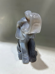 Sitting Agate Elephant Figurine – Hand-Carved Crystal Animal Sculpture