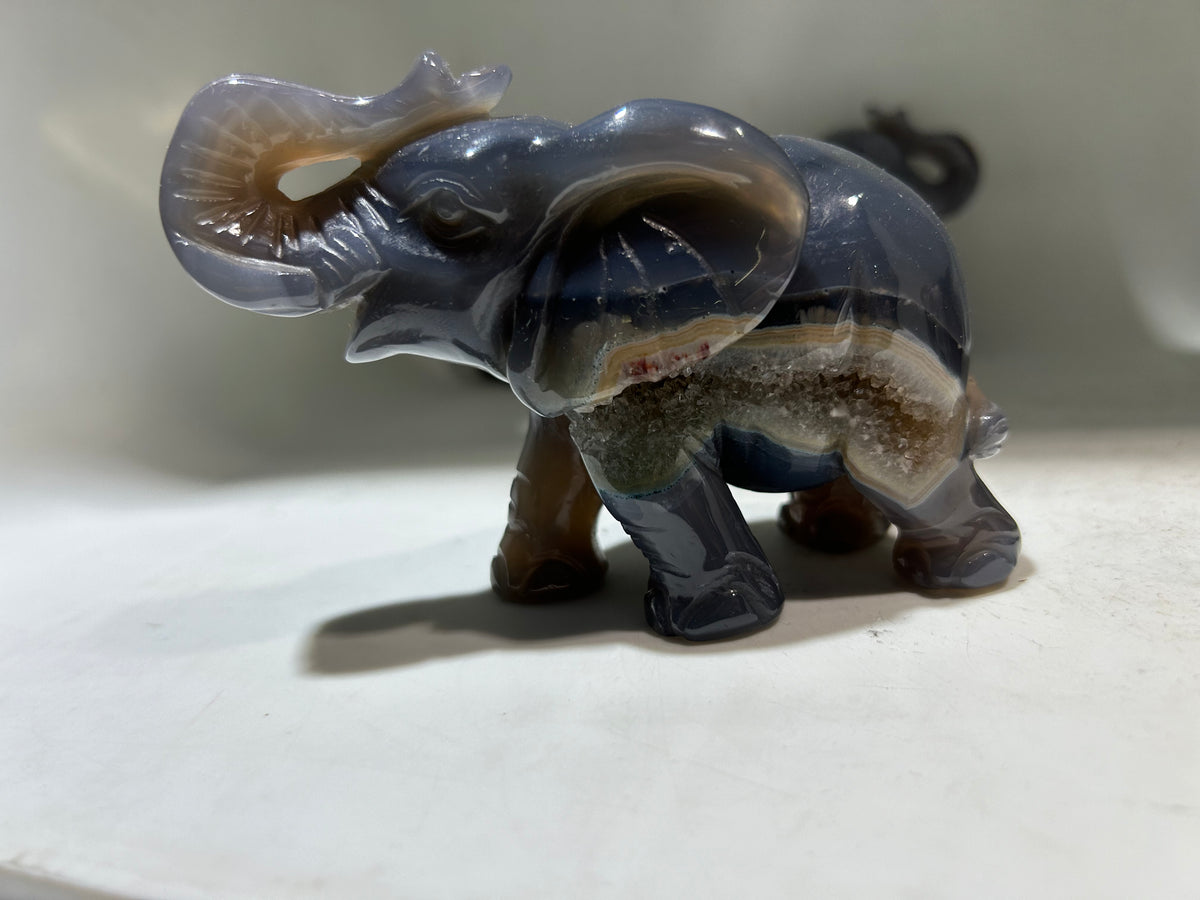Agate Elephant Figurine with Natural Geode – Hand-Carved Crystal Animal Sculpture