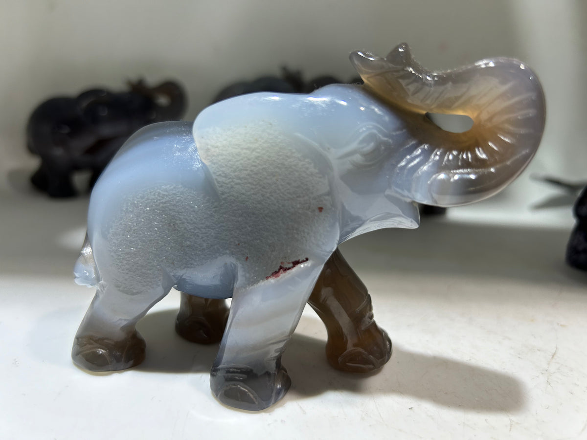 Blue Agate Elephant Figurine – Hand-Carved Crystal Animal Sculpture