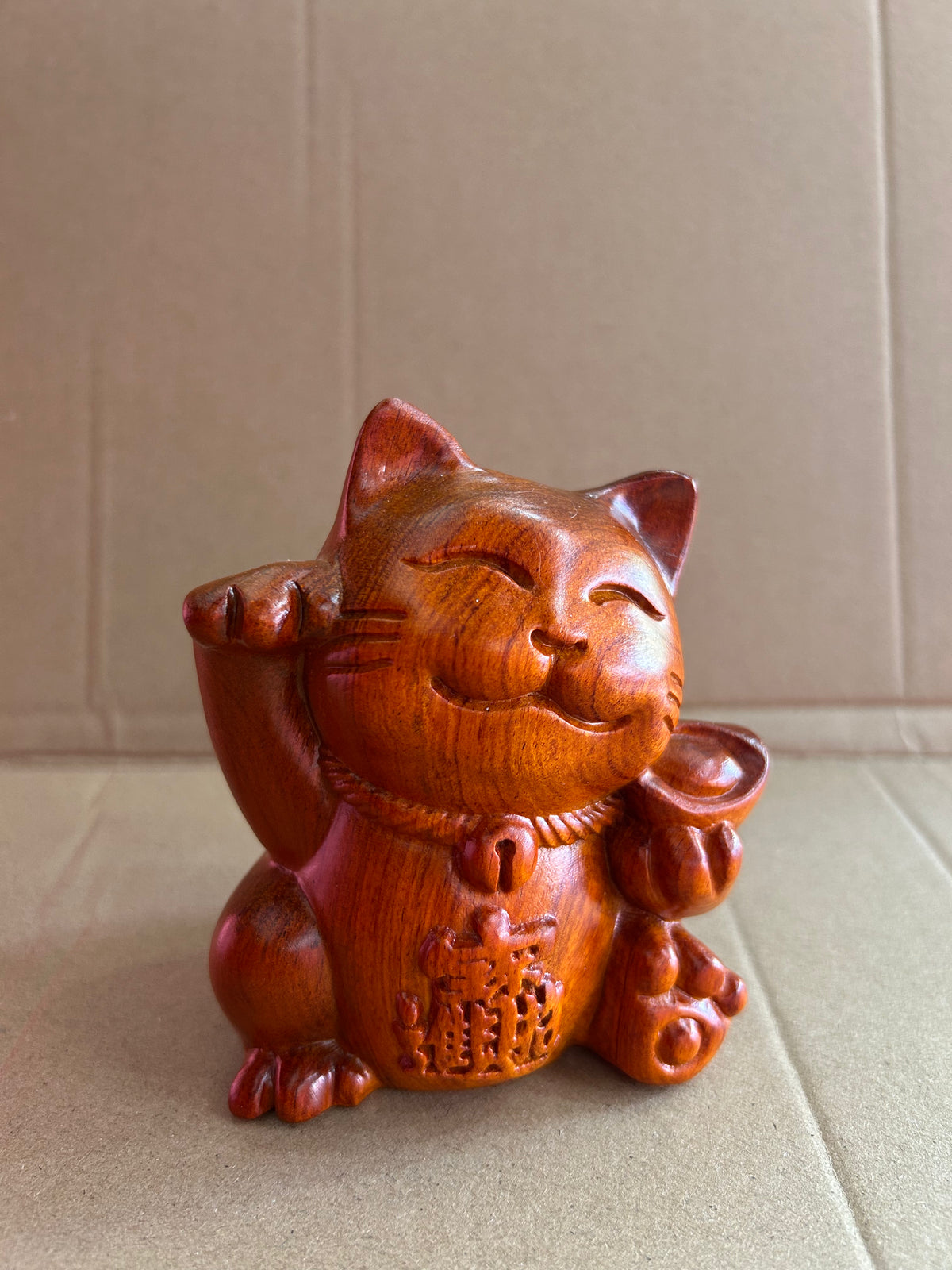 Lucky Wooden Maneki Neko Cat Figurine – Handcrafted Fortune Cat for Prosperity &amp; Good Luck