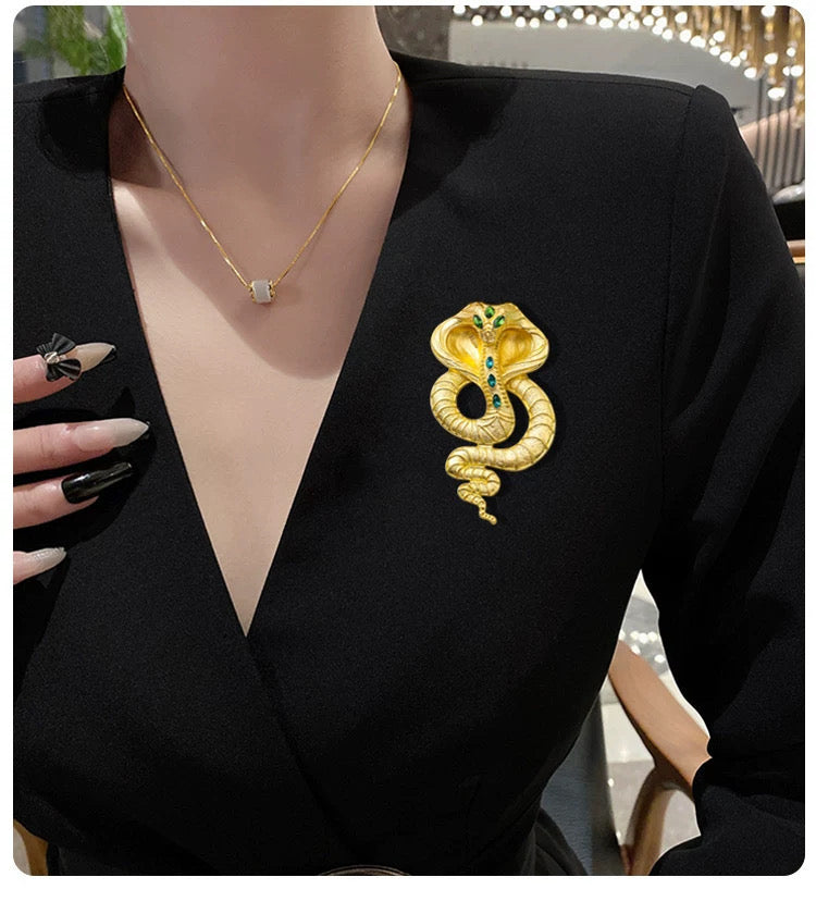 Vintage Alloy Cobra Snake Brooch – Gold
