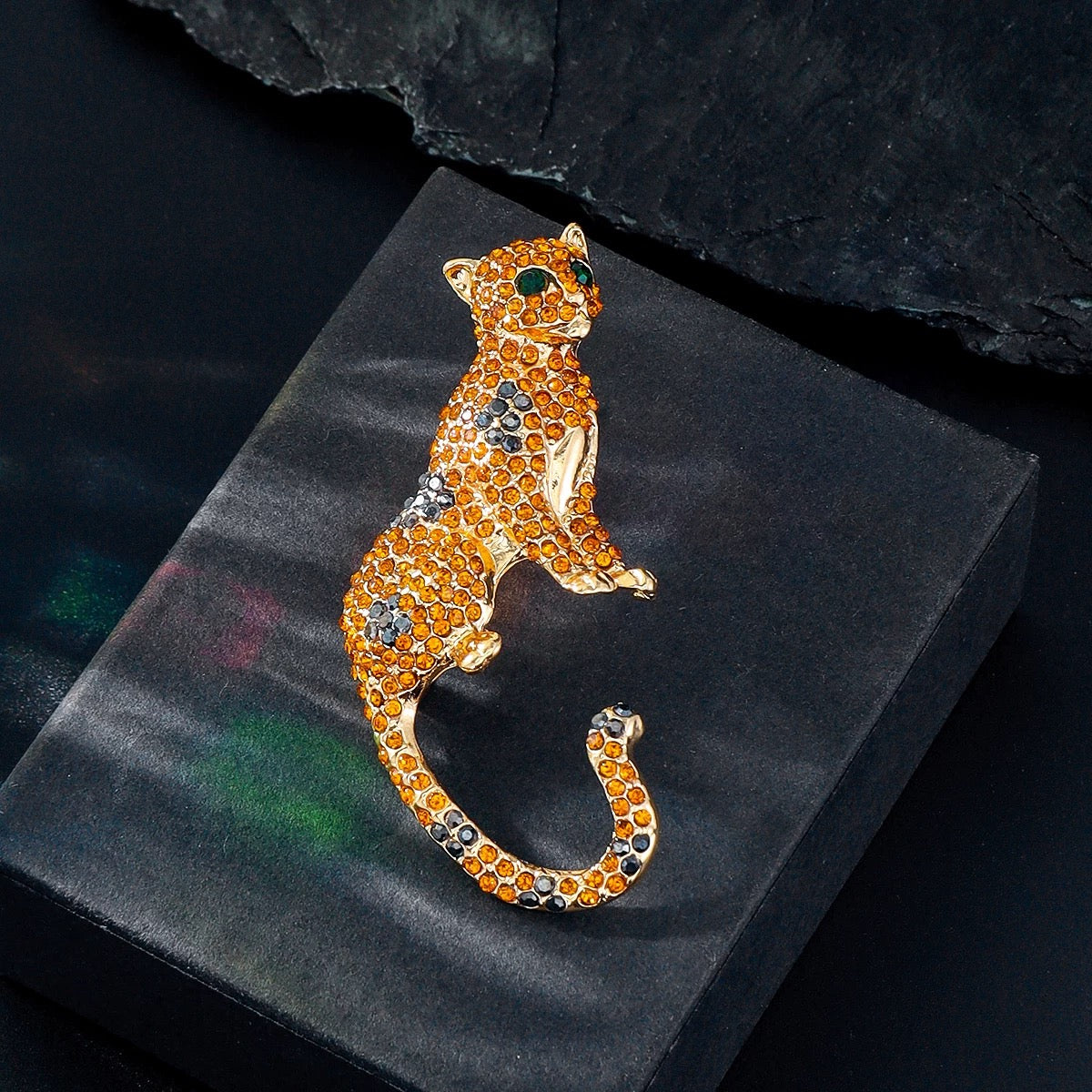 Vintage Alloy Leopard Brooch – Orange Crystal Animal Pin