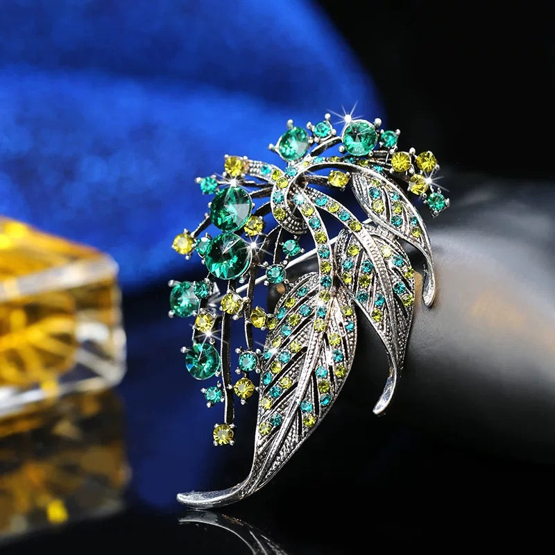 Elegant Crystal Leaf Brooch – Luxury Rhinestone Pin for Women
