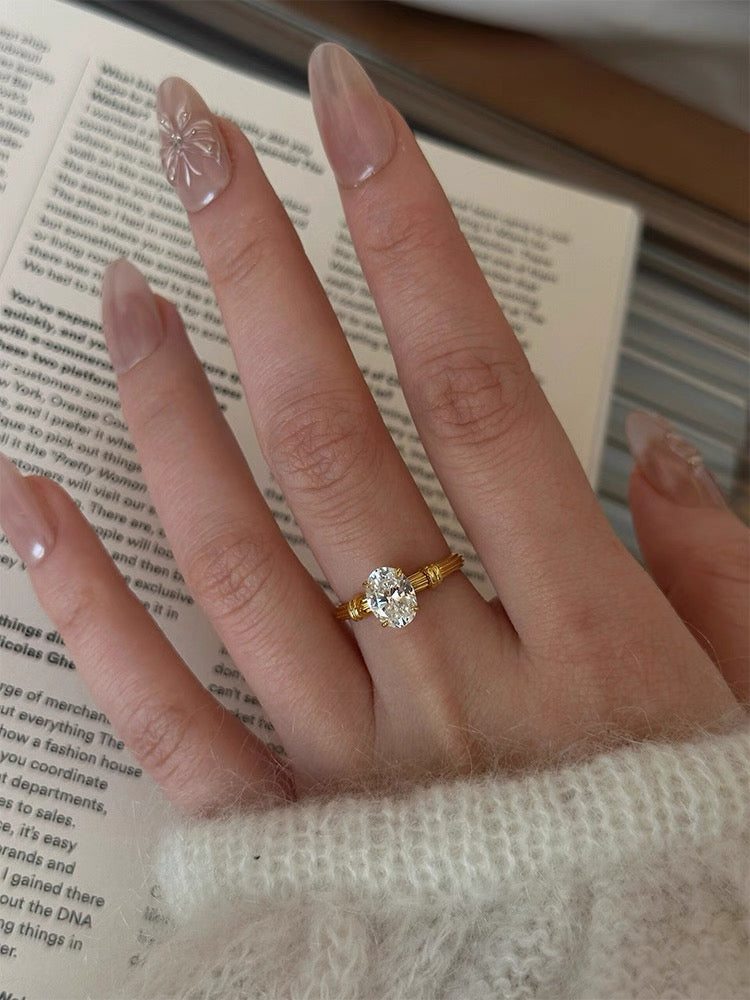 Vintage-Inspired Oval Zircon Ring&nbsp;