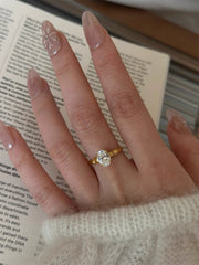 Vintage-Inspired Oval Zircon Ring&nbsp;