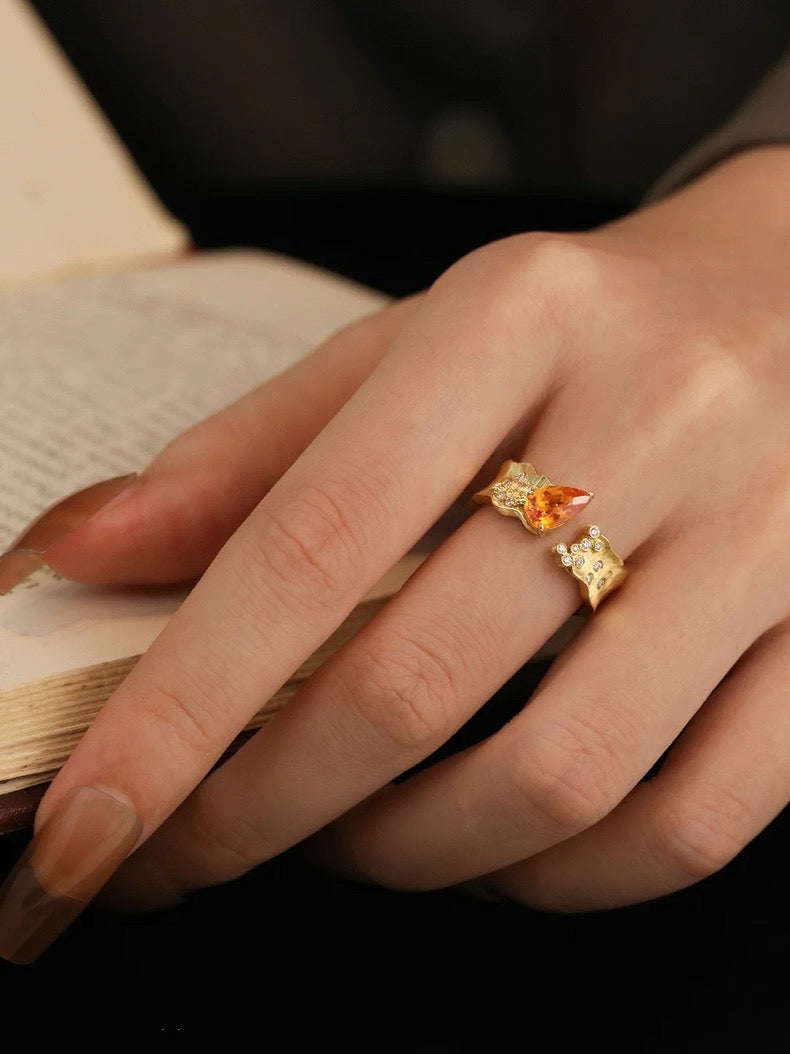 Elegant Alloy Ring with Fanta Main Stone and Crown Design